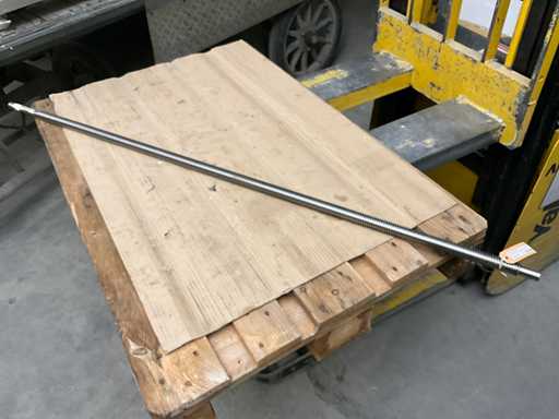 Șuruburi trapezoidale cu plumb