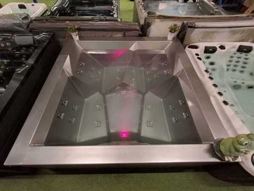 Infinitas Spa Das Stealth 6-Personen-Jacuzzi und Outdoor-Spa