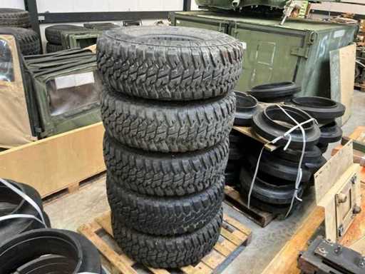 Goodyear MT/R Hummer-Reifen mit Felge (5x)