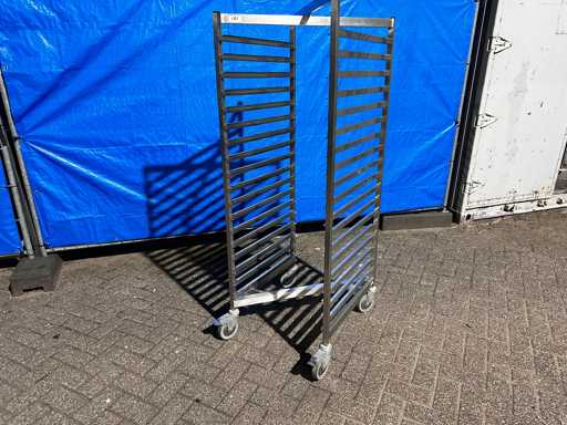 Regaalwagen 18-plaats