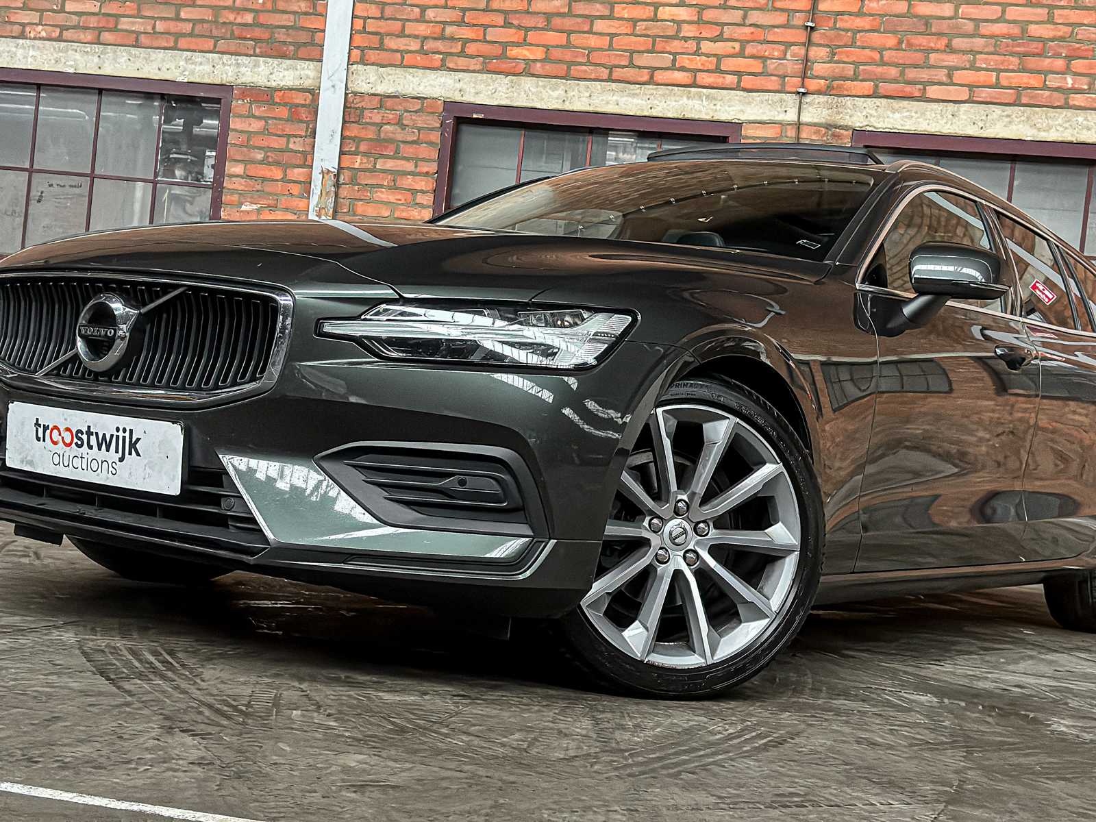 Volvo V60 2.0 T4 Moment.Pro 188hp 2019, ZP-740-L
