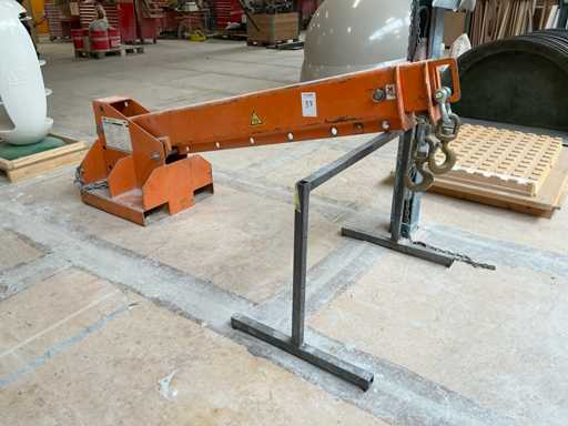 2010 Total source 5293649 Heftruck hijsarm