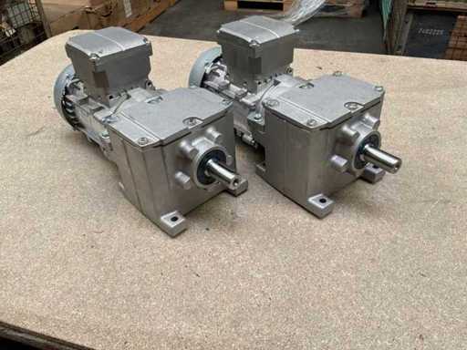 Lenze G500-H100 Motorreductor (2x)