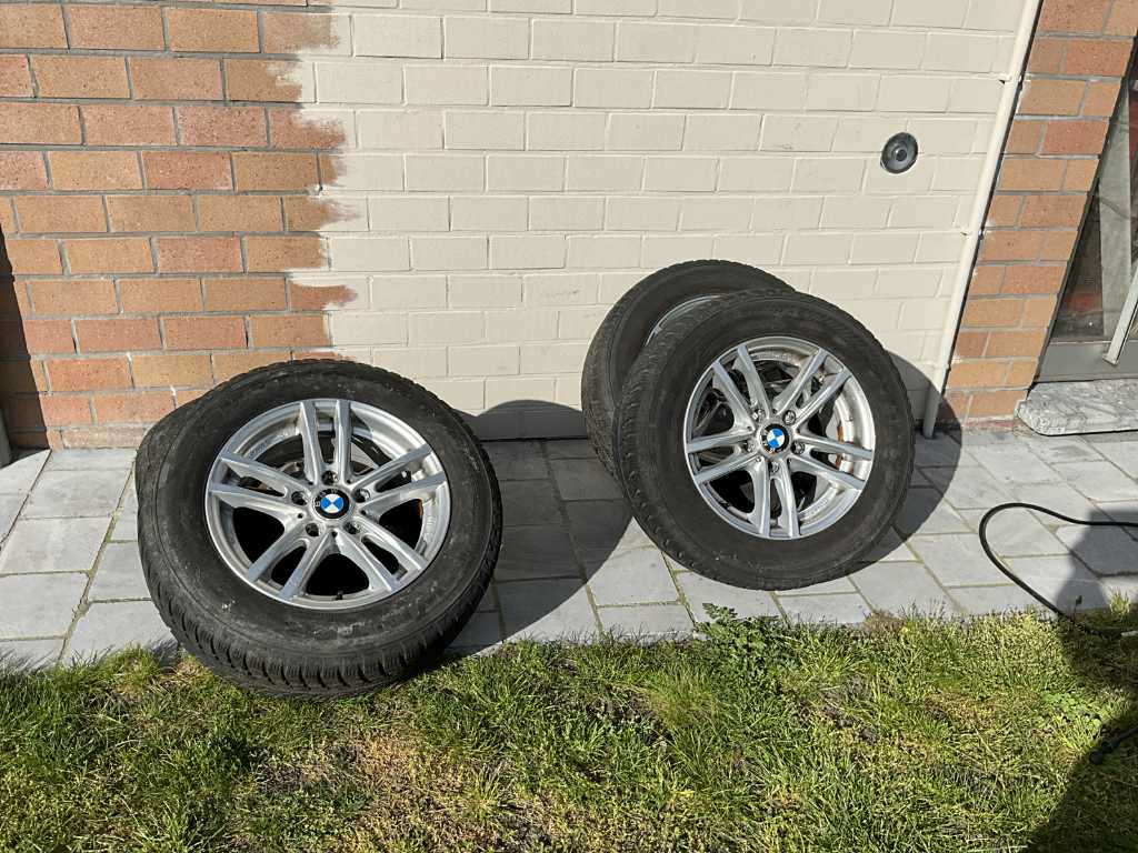 Jeu de pneus de voiture BMW