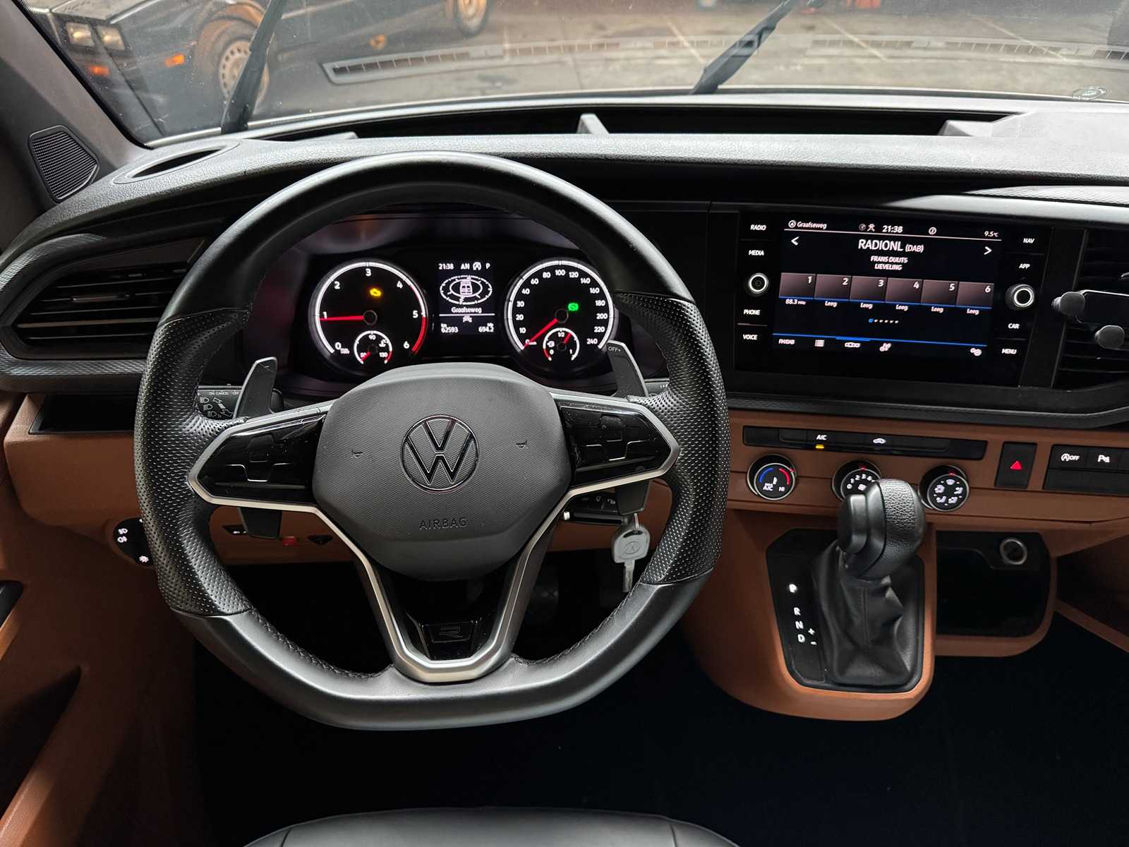 Volkswagen Transporter T6 VIP California Kampeerwagen 180pk 2021, HFF-38-X