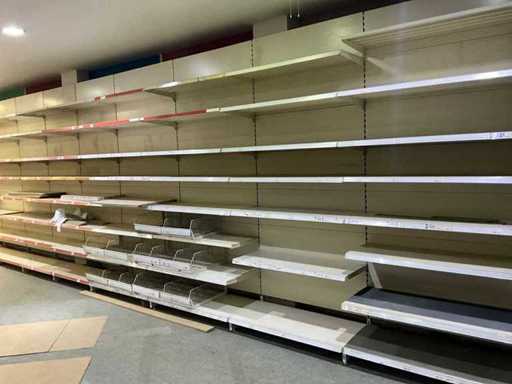 44 de metri de rafturi