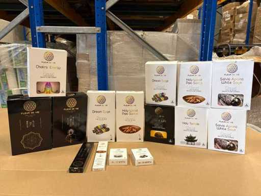 Fournée de paquets d’encens au détail