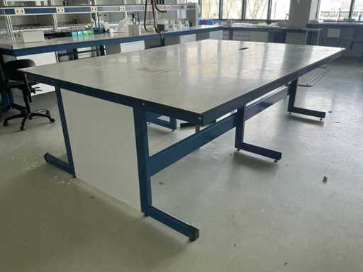 Laboratory furniture