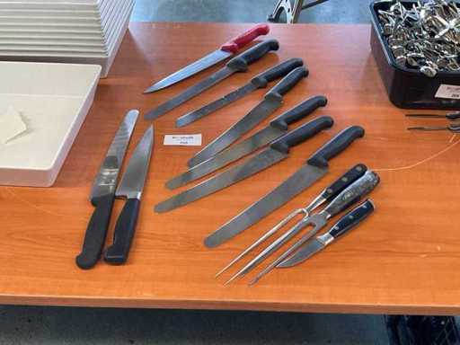 Partij broodmessen en divers