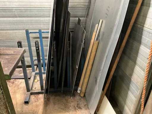Plate rack with metal stock
