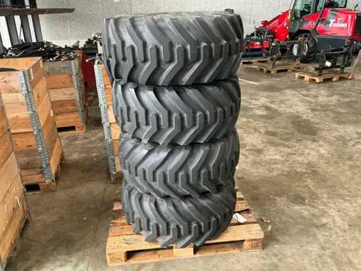 BKT AT621 Tire with rim (4x)