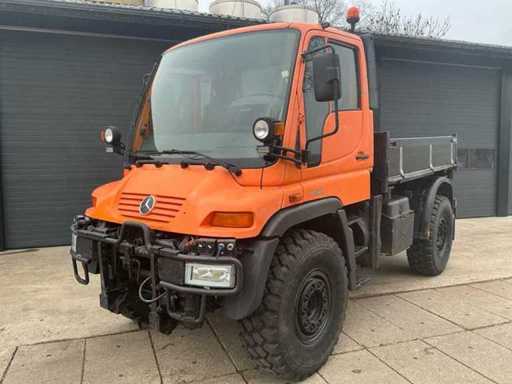 2001 Mercedes-Benz Unimog U400 Agricultural vehicle