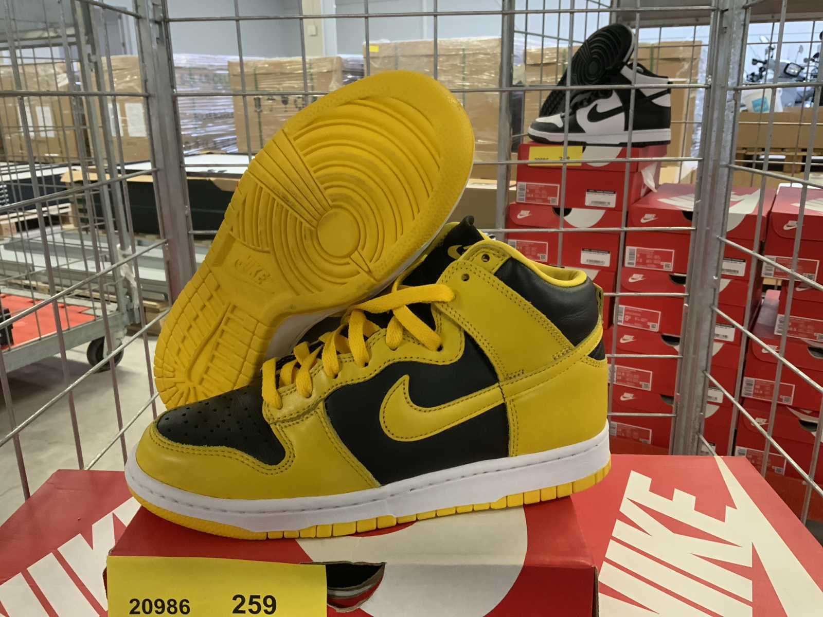 Nike Dunk Hi SP Varsity Maize Sneakers (10x) | Troostwijk Auctions