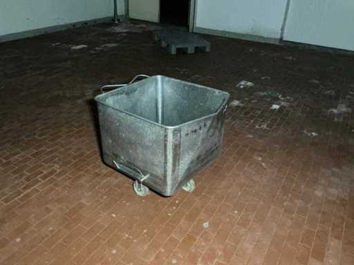 Gehäuse mit Edelstahlrädern (28x)