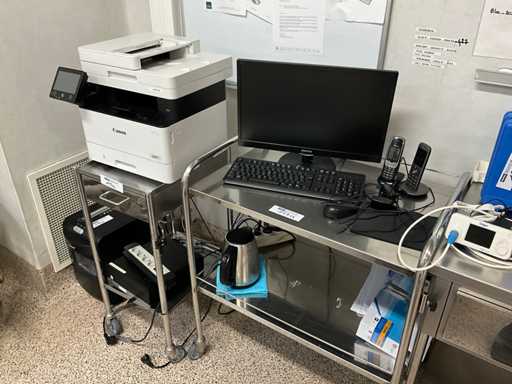 Set computerapparatuur met roestvrijstalen trolley