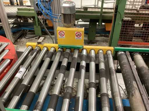Motorized roller conveyor