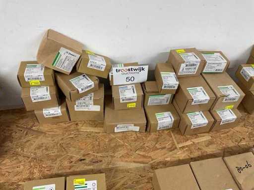 20 Schachteln mit Schrauben und Holzschrauben