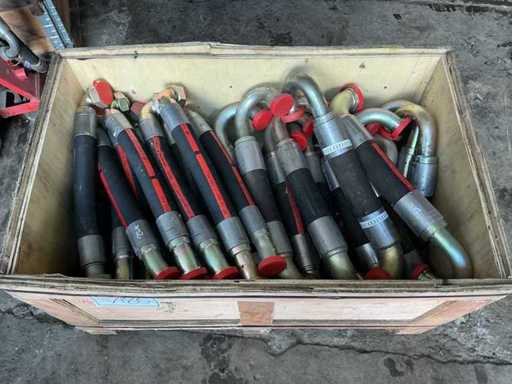 Skrzynia paletowa z wężami hydraulicznymi 42x