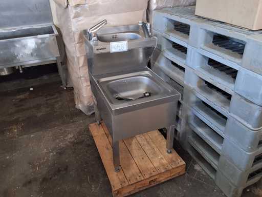   Blanco hand wash basin with sensor technology