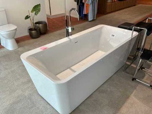 Baignoire autonome Villeroy & Boch avec robinet
