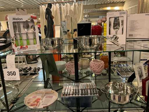 Kookpotset, besteksets,flensjespan en keukengerei Ssw