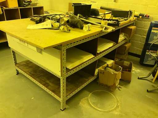 Resterende inhoud van magazijn kantoor