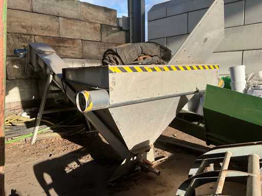 (c) WAMGROUP Stainless steel elevator screw conveyor