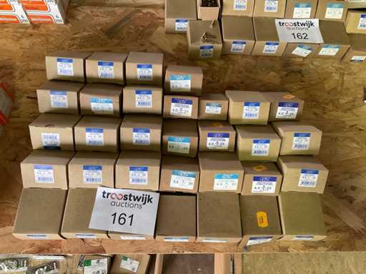 32 x dozen schroeven