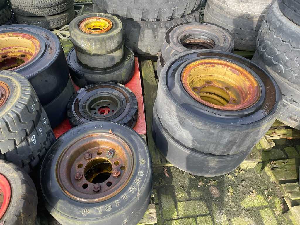 Sets of forklift tyres