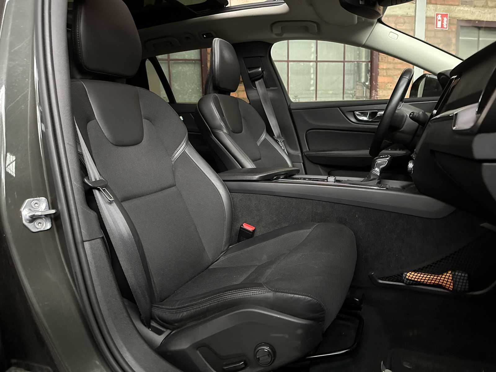 Volvo V60 2.0 T4 Momentum Proline 188pk 2019 (Original-NL), ZP-740-L