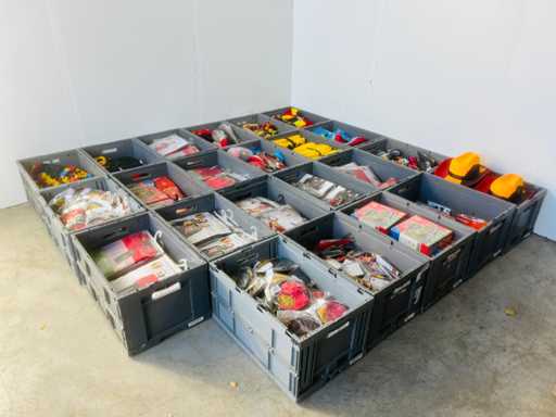 Contents of the 23 boxes: Belgium fan articles (approx. 750 pieces)