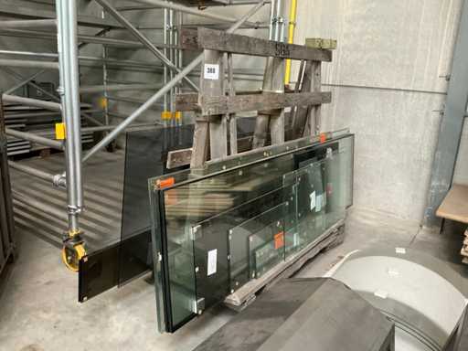 diverse glasplaten met bok 