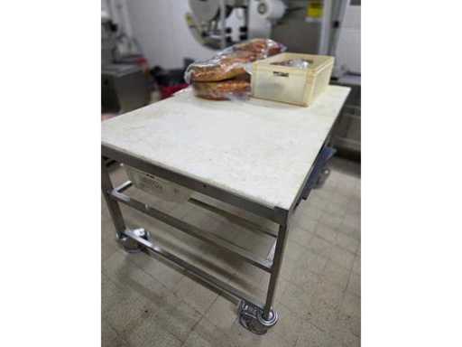 Tafel op wielen 1000 x 1580 x 900 mm