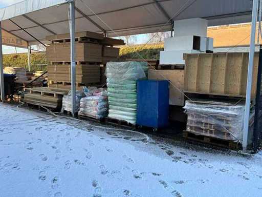 Namiot magazynowy na zewnątrz