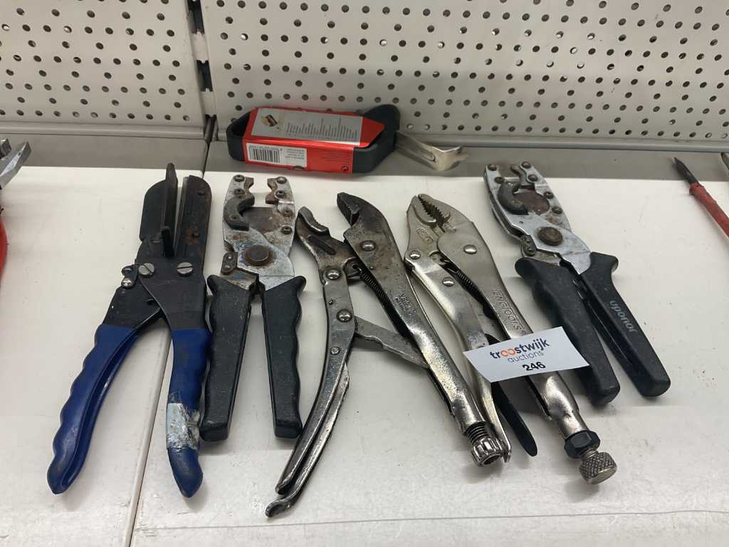 Different pliers (6x)