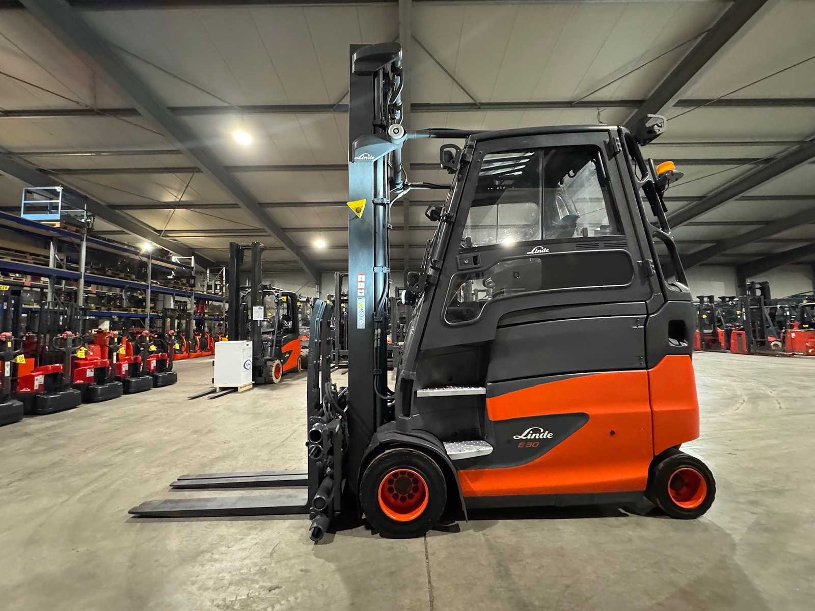 2020 Service + UVV 01/2027 Linde E30-HL Triplex 3rd + 4th Fork Adjuster Electric Forklift 11,450 Hours