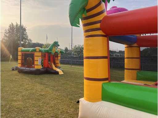 Springkasteel Dino met glijbaan