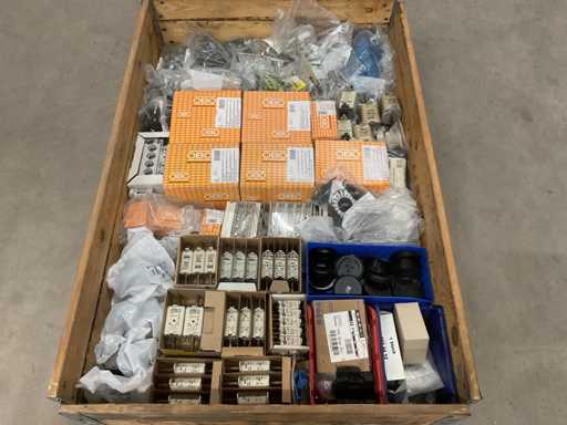 Lotto di materiale per l'installazione