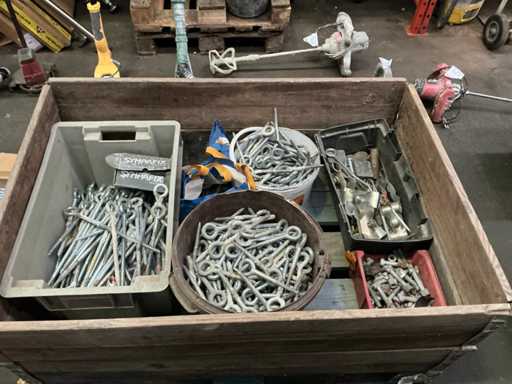 Batch of various eye screws