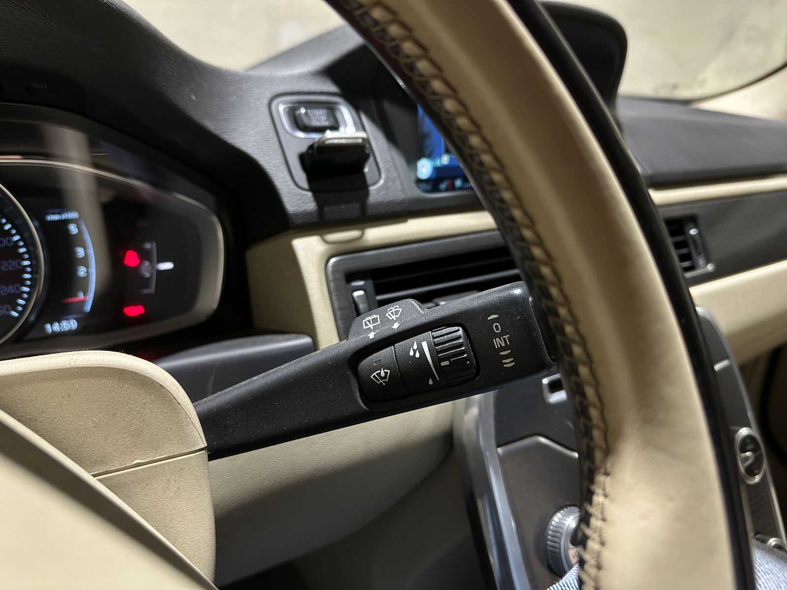 Volvo V70 2.0 D4 Summum 181pk 2015 (Origineel-NL), GB-859-B