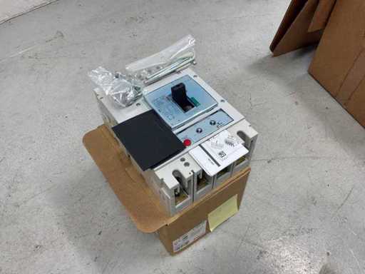 LEGRAND 4 220 06 Magnetothermal circuit breaker new condition - never used