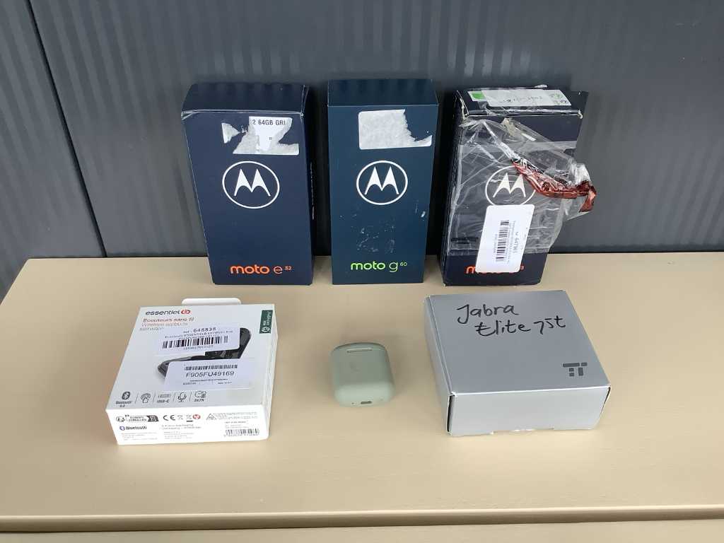 Motorola Mobile Phone & Accessories (6x)