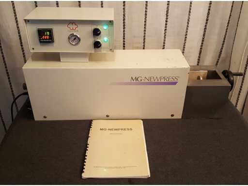 QUATROTTI - MG-NEWPRESS - Macchina per stampaggio a iniezione