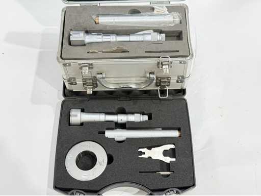   Beaucoup de vis de mesure internes à trois points