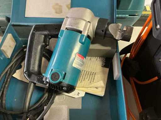 Makita JN3200 nibbler