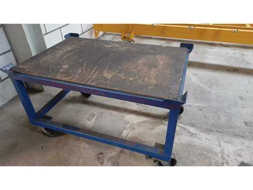 Verschiedene Transportwagen/Lagerwagen (2x)