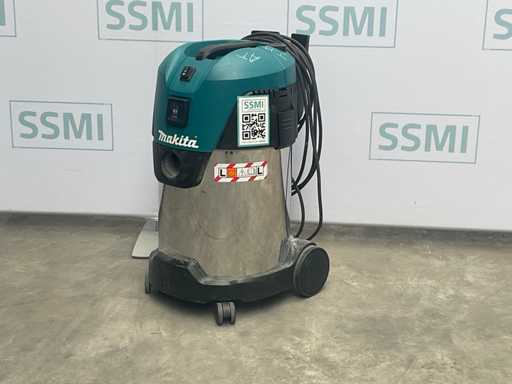 2023 Makita VC03011L Industrial Vacuum Cleaner