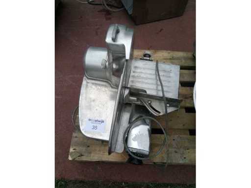 Industrial meat cutter