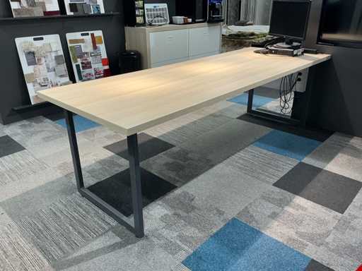 Tavolo della conferenza