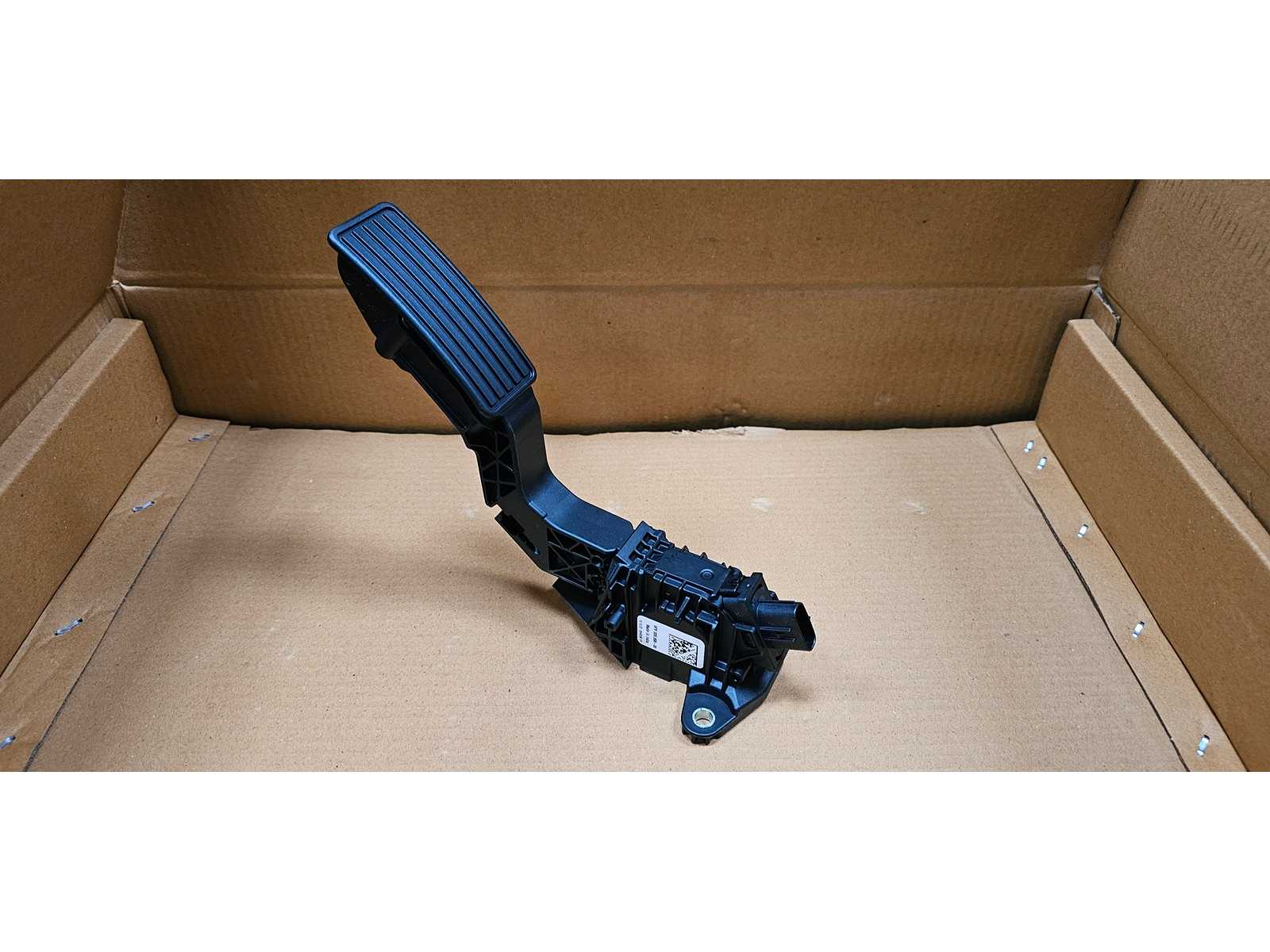 353x Hella Accelerator Pedal – 6PV 009.898-007